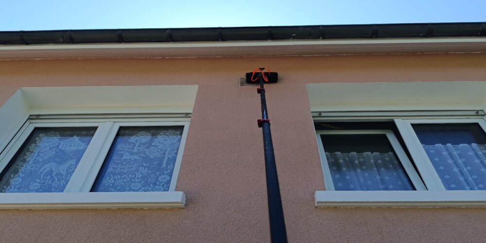 nettoyage perche télescopique pour accès difficile ( nettoyage ancien niz d'hirondelle)